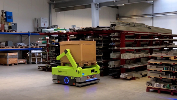 MC Three Ways to Pick Up a Pallet Using a Mobile Robot Omron 4 400