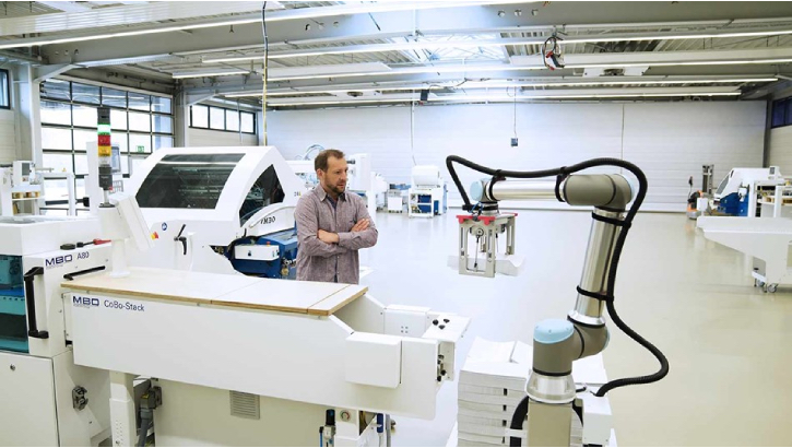 MC Top Five Industrial Applications for Cobots by UR 4 400