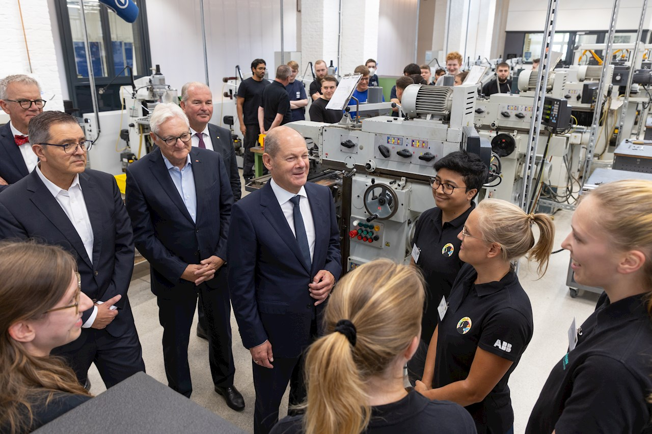 MC German Chancellor Inaugurates Learning Factory Industry 4.0 at ABB in Berlin 1 1280x853