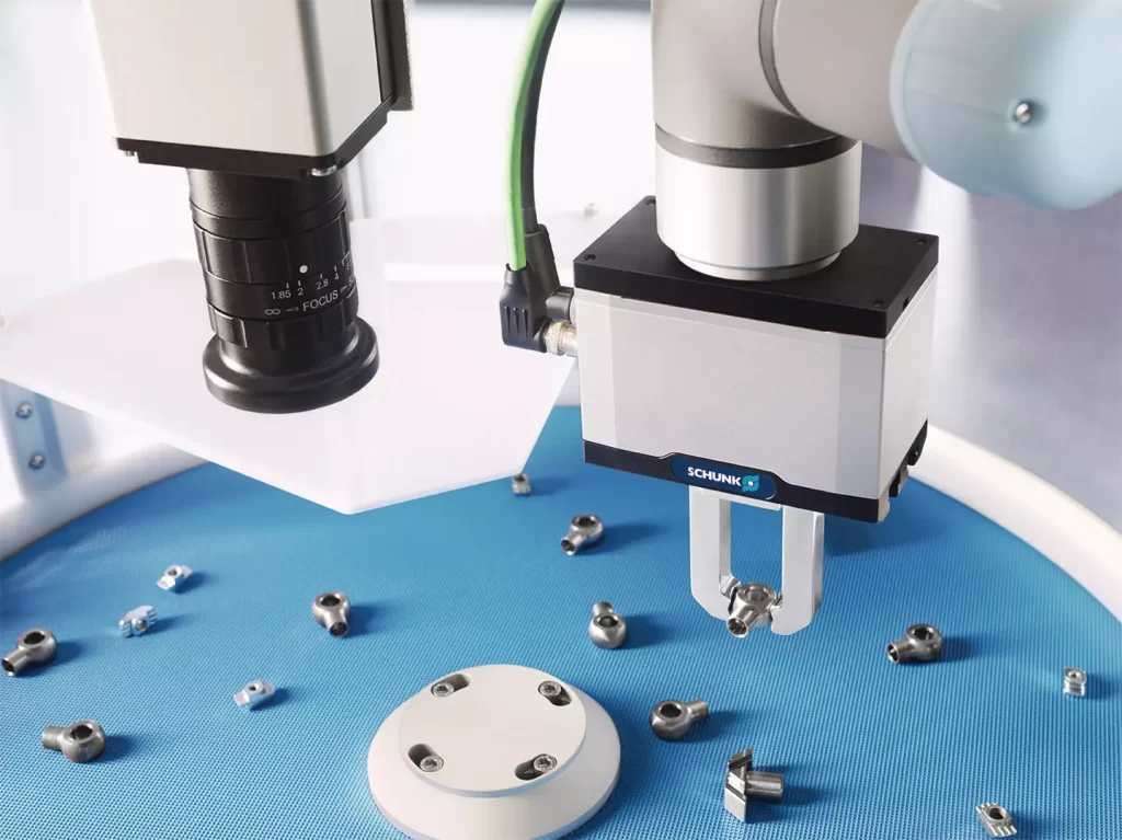 Intelligent handling: SCHUNK developed the 2D Grasping Kit for handling individual objects randomly arranged on one plane. The fully coordinated kit of hardware, AI software and service comes from a single source, and can be used for all robots. digitalization